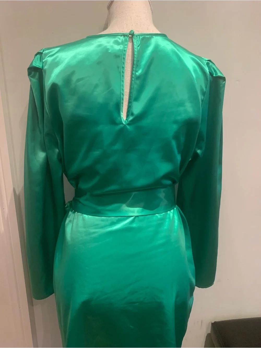 🌸A NEW DAY🌸NWT! LONG-SLEEVE, BELTED A-LINE, SATIN MIDI DRESS. - Picture 4 of 9